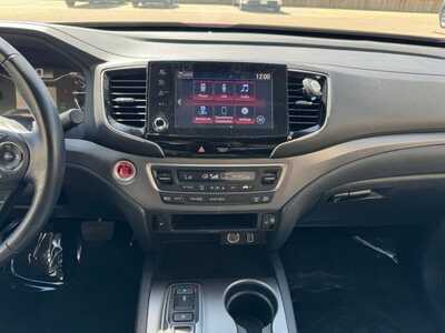 2022 Honda Ridgeline, $29349. Photo 2