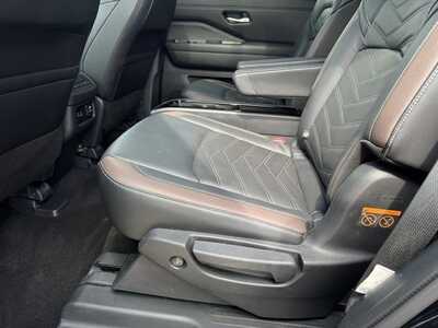2025 Nissan Pathfinder, $40999. Photo 8