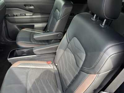 2025 Nissan Pathfinder, $40999. Photo 9