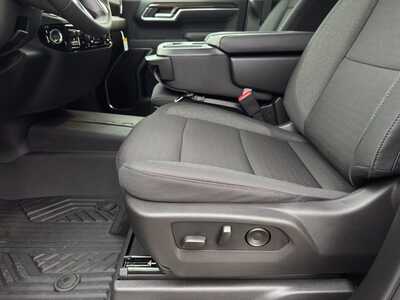 2026 Chevrolet 1500 Crew Cab, $50670.0. Photo 5