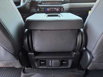 2026 Chevrolet 1500 Crew Cab, $49320. Photo 9