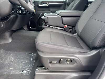 2026 Chevrolet 1500 Crew Cab, $50190.0. Photo 5