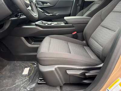 2027 Chevrolet Equinox, $31345.0. Photo 5