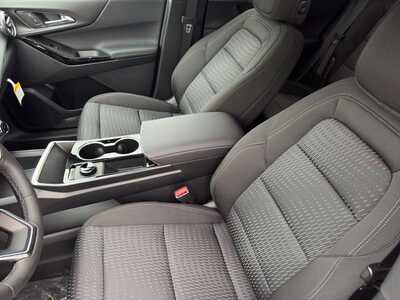 2027 Chevrolet Equinox, $31345.0. Photo 6