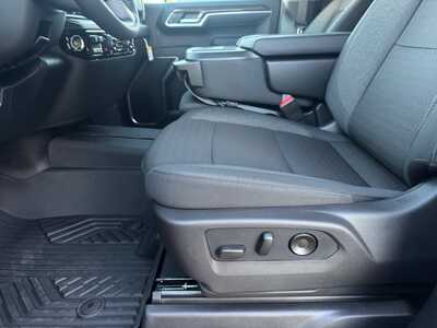 2026 Chevrolet 1500 Crew Cab, $50670.0. Photo 5
