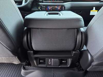 2026 Chevrolet 1500 Crew Cab, $50670.0. Photo 9