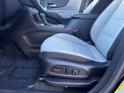 2020 Chevrolet Equinox, $15349. Photo 5