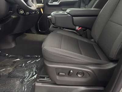 2026 Chevrolet 1500 Crew Cab, $49695.0. Photo 5