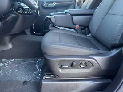 2026 Chevrolet 1500 Crew Cab, $49695.0. Photo 5