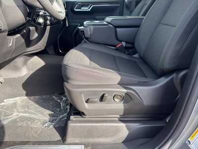 2026 Chevrolet 1500 Crew Cab, $49195.0. Photo 5