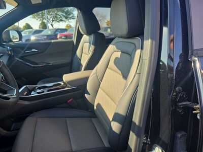 2027 Chevrolet Equinox, $33995. Photo 10