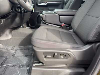 2026 Chevrolet 1500 Crew Cab, $49695.0. Photo 5