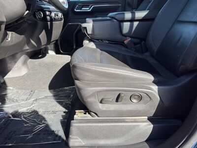 2025 Chevrolet 3500 Crew Cab, $56649. Photo 5