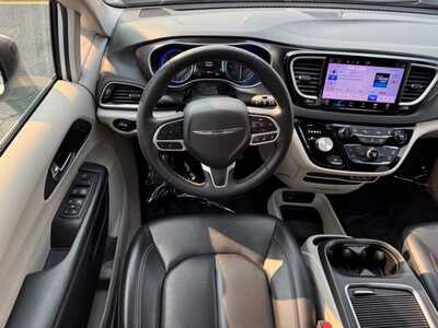 2023 Chrysler Pacifica, $17849. Photo 12