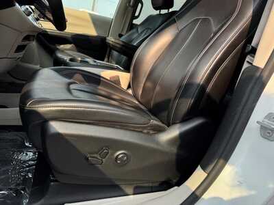 2023 Chrysler Pacifica, $17849. Photo 6