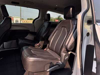 2023 Chrysler Pacifica, $17849. Photo 7