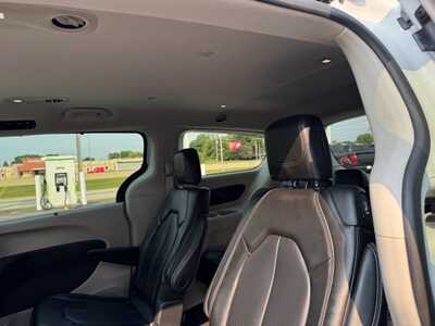 2023 Chrysler Pacifica, $17849. Photo 9