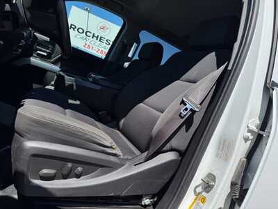2015 Chevrolet 2500 Crew Cab, $22949. Photo 4