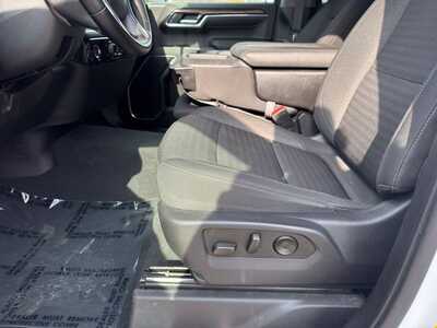 2023 Chevrolet 1500 Crew Cab, $30949. Photo 5