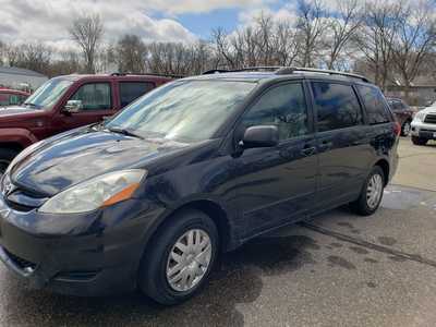 2008 Toyota Sienna, $3500. Photo 1