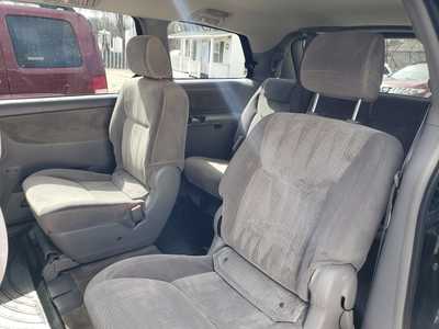 2008 Toyota Sienna, $3500. Photo 4