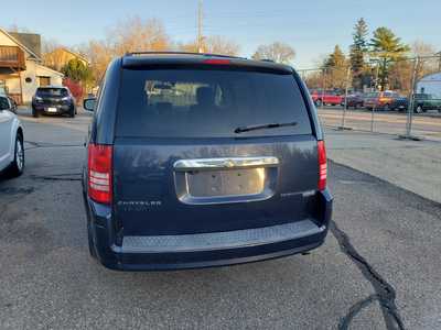 2009 Chrysler Town & Country, $3500. Photo 3
