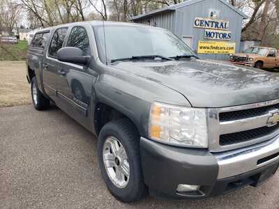 2011 Chevrolet 1500 Crew Cab, $5500. Photo 2