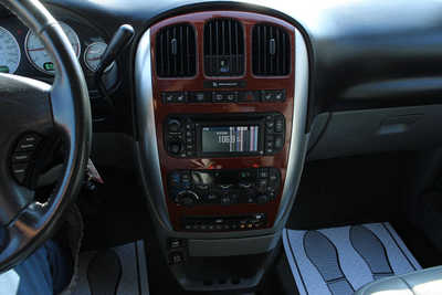 2005 Chrysler Town & Country, $6995. Photo 11