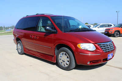 2005 Chrysler Town & Country, $6995. Photo 3