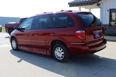 2005 Chrysler Town & Country, $6995. Photo 7