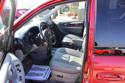 2005 Chrysler Town & Country, $6995. Photo 9