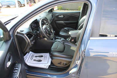 2020 Jeep Cherokee, $17995. Photo 9