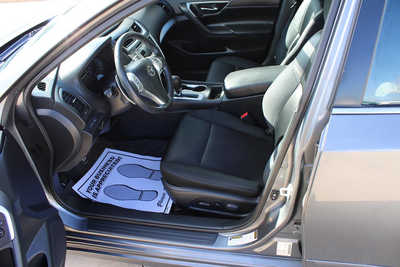 2017 Nissan Altima, $16995. Photo 9
