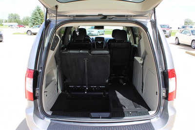 2016 Chrysler Town & Country, $7995. Photo 11