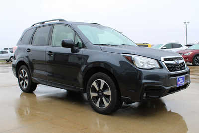 2018 Subaru Forester, $19995. Photo 3