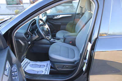 2020 Ford Escape, $17995. Photo 9