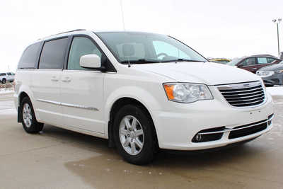 2013 Chrysler Town & Country, $3995. Photo 3
