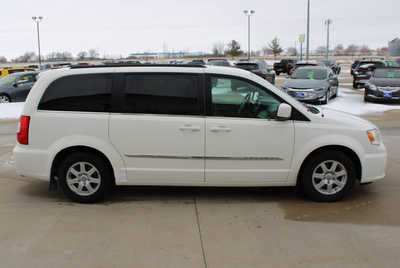 2013 Chrysler Town & Country, $3995. Photo 4