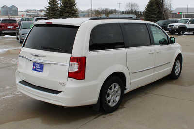 2013 Chrysler Town & Country, $3995. Photo 5