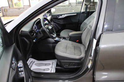 2020 Ford Escape, $19995. Photo 8