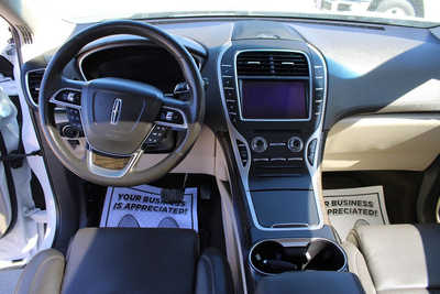 2020 Lincoln Nautilus, $29995. Photo 11