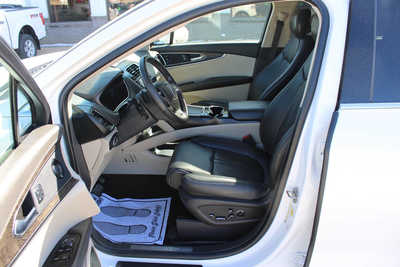 2020 Lincoln Nautilus, $29995. Photo 9