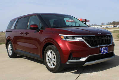 2022 Kia Carnival, $28995. Photo 3