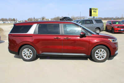 2022 Kia Carnival, $28995. Photo 4