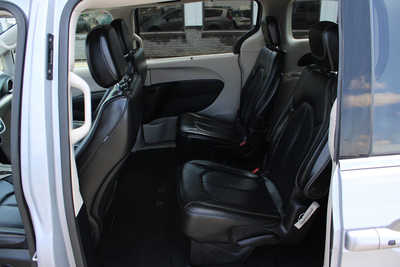 2021 Chrysler Voyager, $18995. Photo 10