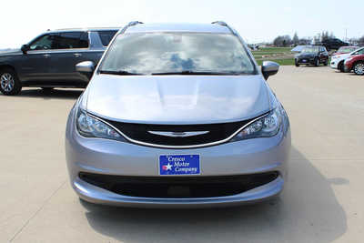 2021 Chrysler Voyager, $18995. Photo 2