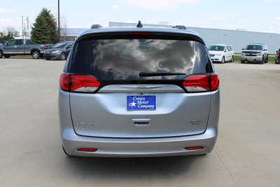 2021 Chrysler Voyager, $18995. Photo 6
