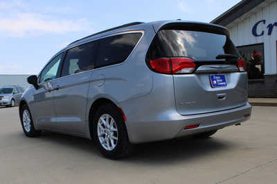 2021 Chrysler Voyager, $18995. Photo 7