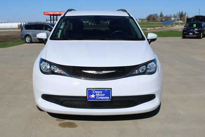 2021 Chrysler Voyager, $22995. Photo 2