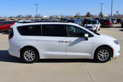 2022 Chrysler Pacifica, $24995. Photo 4